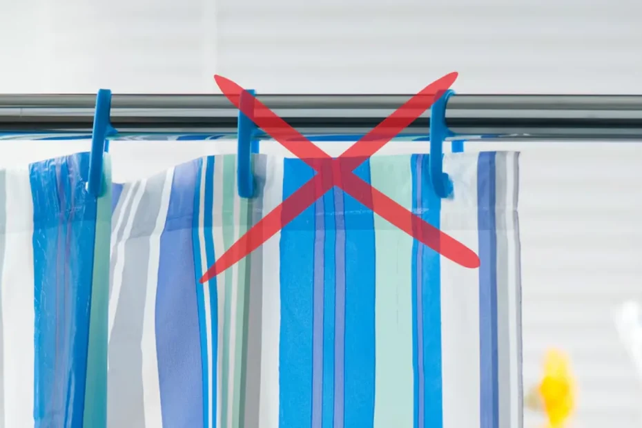 Bagno piccolo senza schizzi: il trucco semplice del pannello fisso in vetro per la doccia