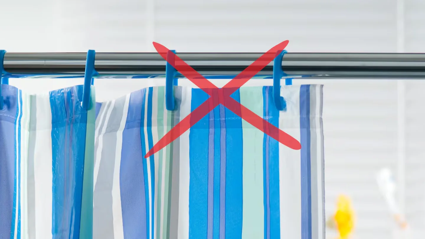 Bagno piccolo senza schizzi: il trucco semplice del pannello fisso in vetro per la doccia