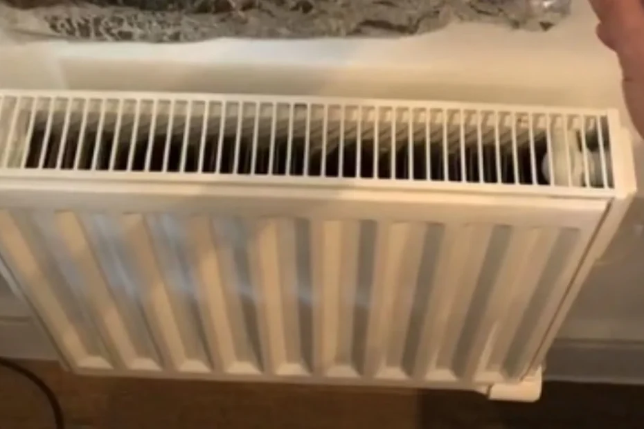 Bollette del riscaldamento più basse con un semplice pannello dietro al termosifone