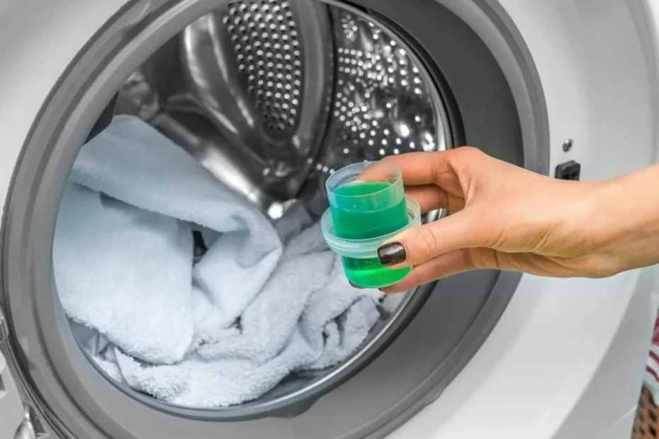 Bucato morbido e profumato senza ammorbidente: il metodo con 2 cucchiai nel cestello