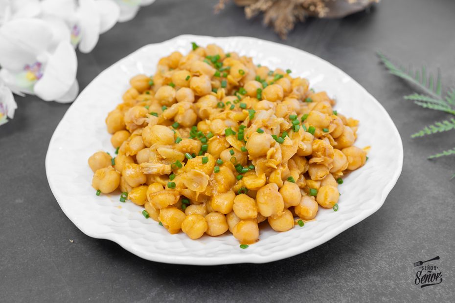 Ceci al salto saporiti: il metodo al aglio per una ricetta furba e velocissima