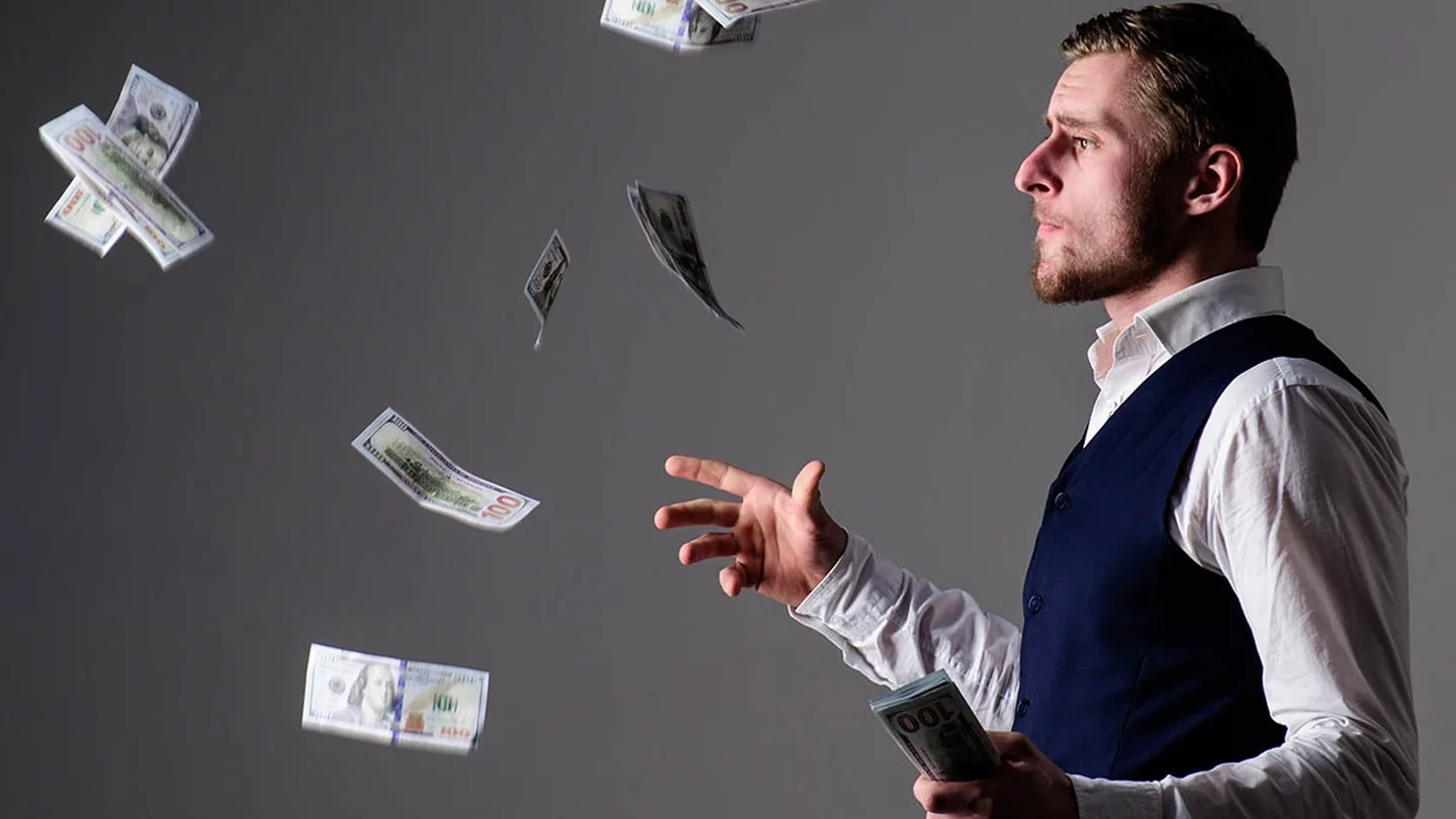 Come i narcisisti gestiscono il denaro e rovinano le relazioni: il segnale nascosto da riconoscere