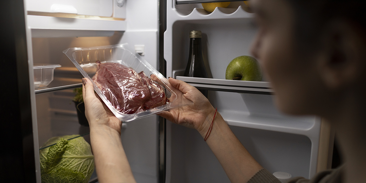 Conservare più a lungo i cibi in scadenza con il freezer: quando è una buona idea e quando no