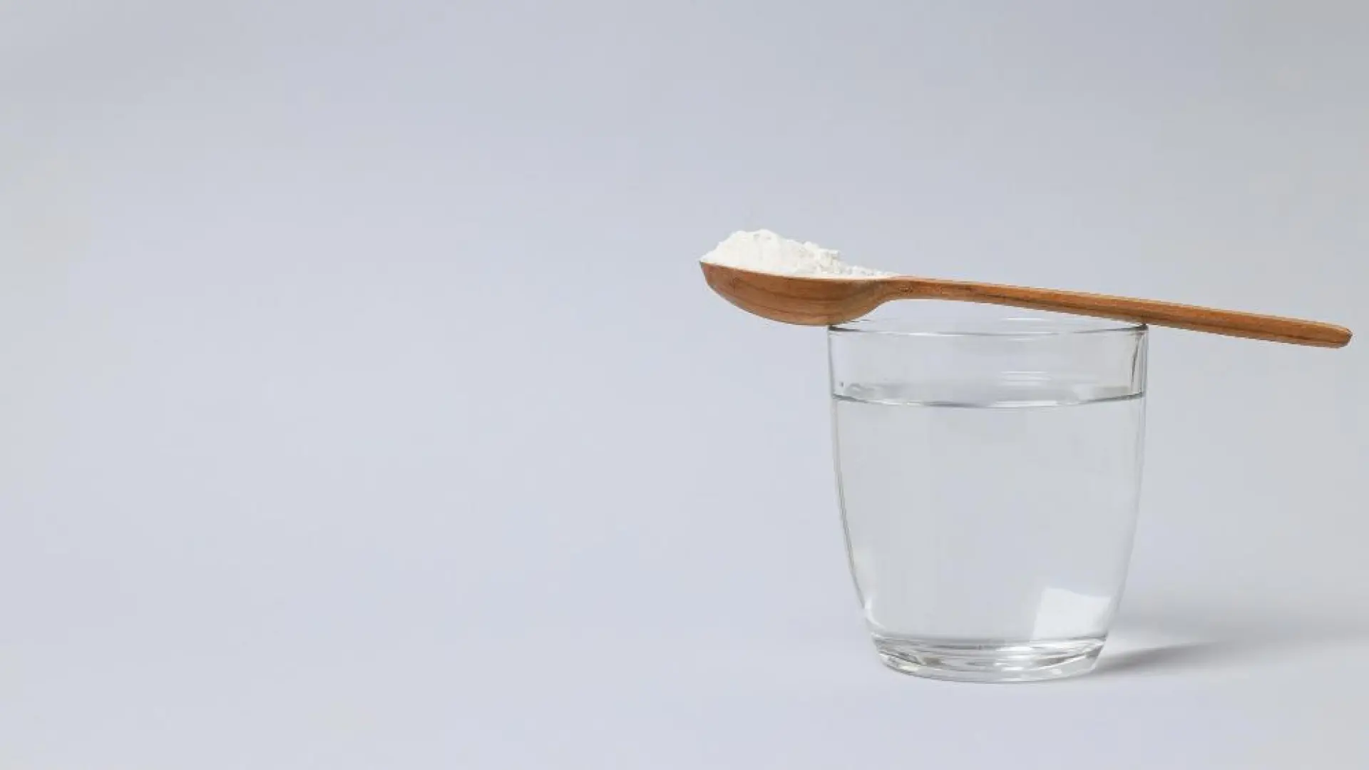 Finestre che scorrono meglio: il metodo al bicarbonato per pulire i binari