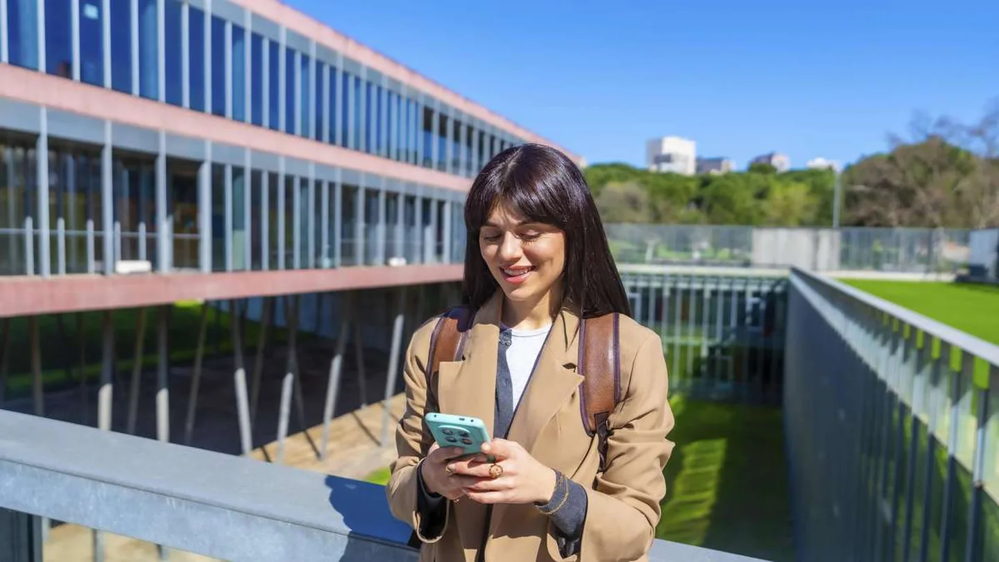 Gelddismorfia: perché Gen Z e Millennials si sentono sempre al verde e il semplice metodo per uscirne