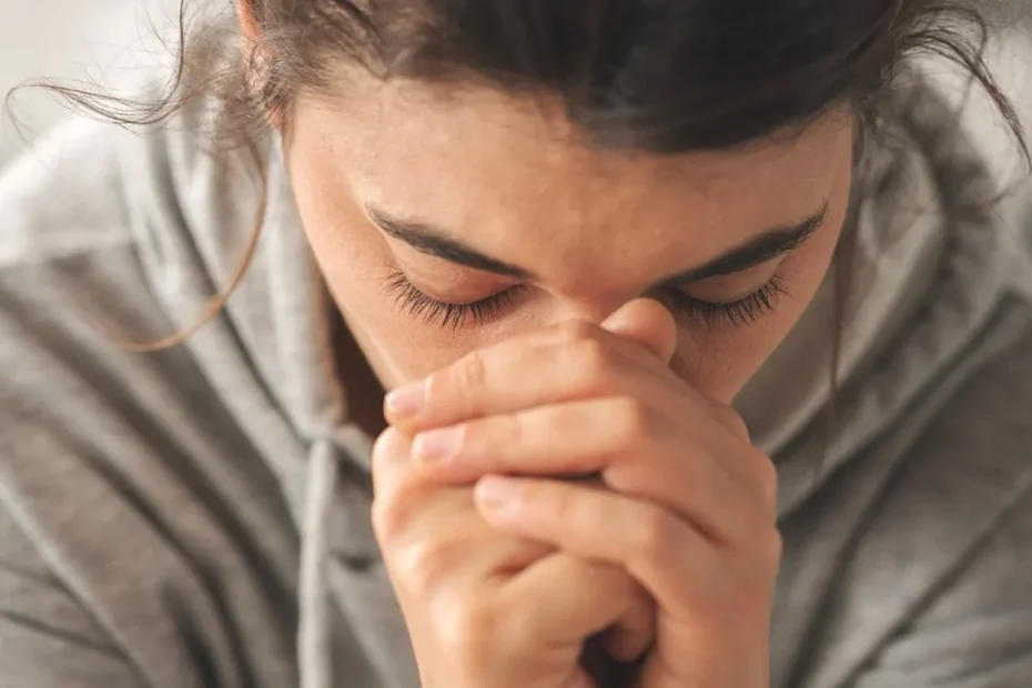 Giovani infelici e sotto pressione economica: il paradosso che sta logorando la Gen Z