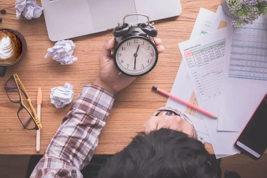 Meno stress e più controllo sul tempo: il metodo delle 10 minuti a fine giornata