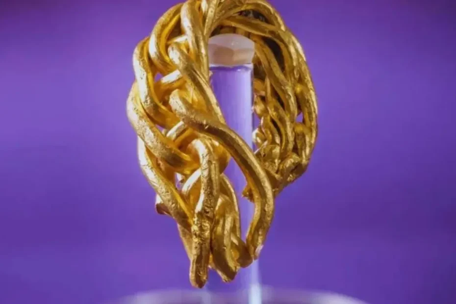 «Non riuscivo a credere che fosse d'oro» – dopo 50 anni di ricerche, un appassionato trova un bracciale vichingo risalente a 1.000 anni fa sull'Isola di Man
