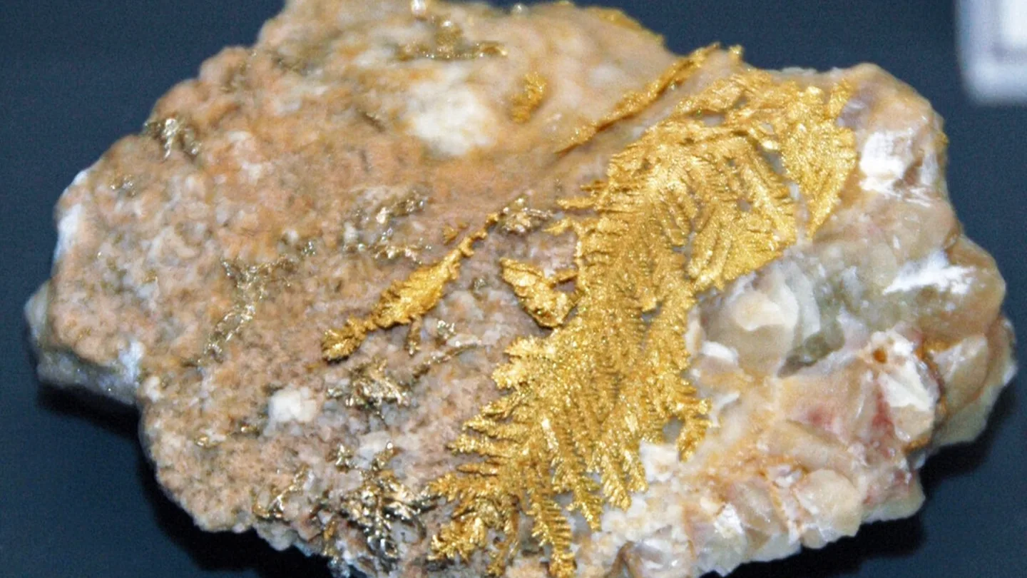 Pepite d’oro nei filoni di quarzo: il sorprendente effetto dei terremoti spiegato dalla scienza