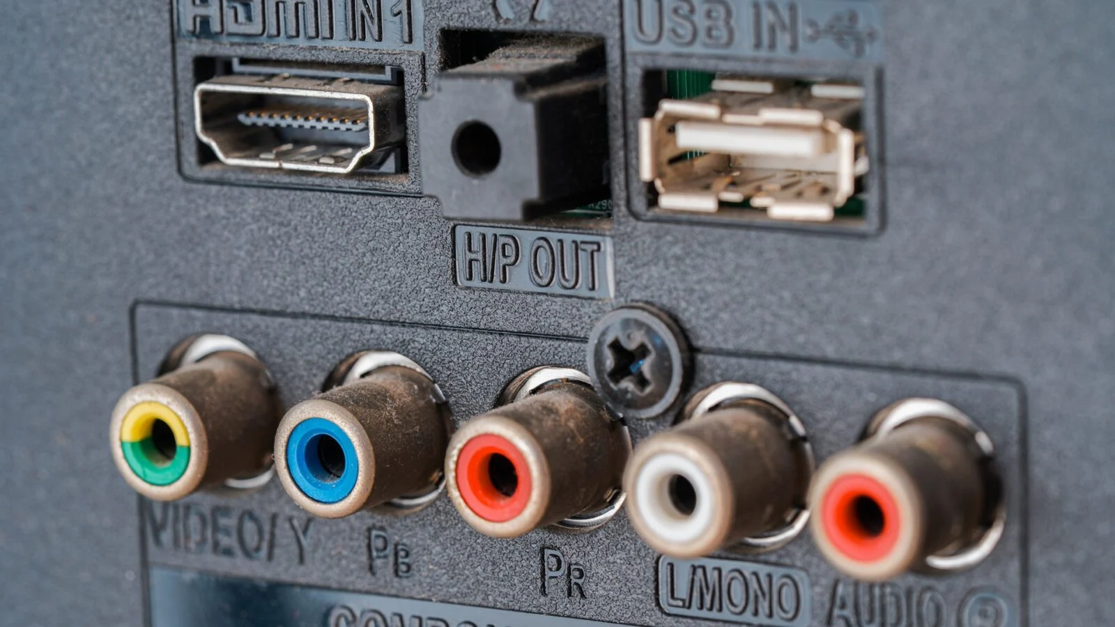 Porta USB della TV, problema risolto: 4 modi semplici per renderla davvero utile