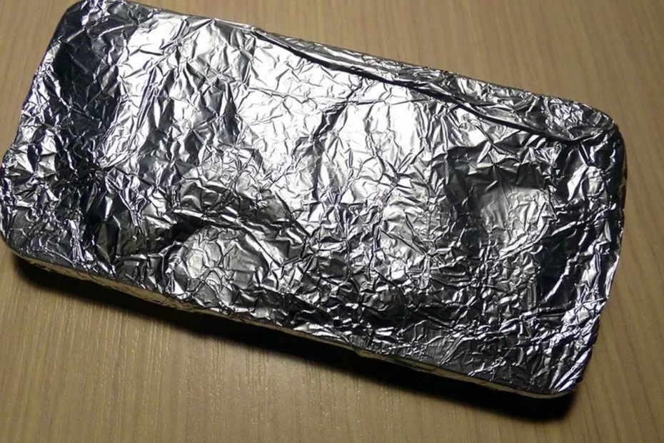 Portafoglio più sicuro e soldi più protetti: il metodo del foglio di alluminio spiegato bene